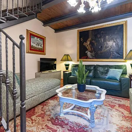 Artist's Nyaraló *