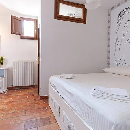 Artist's Nyaraló